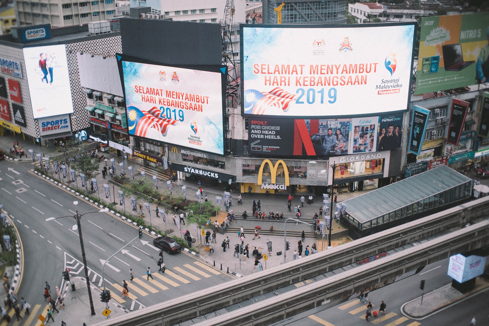 Contoh billboard