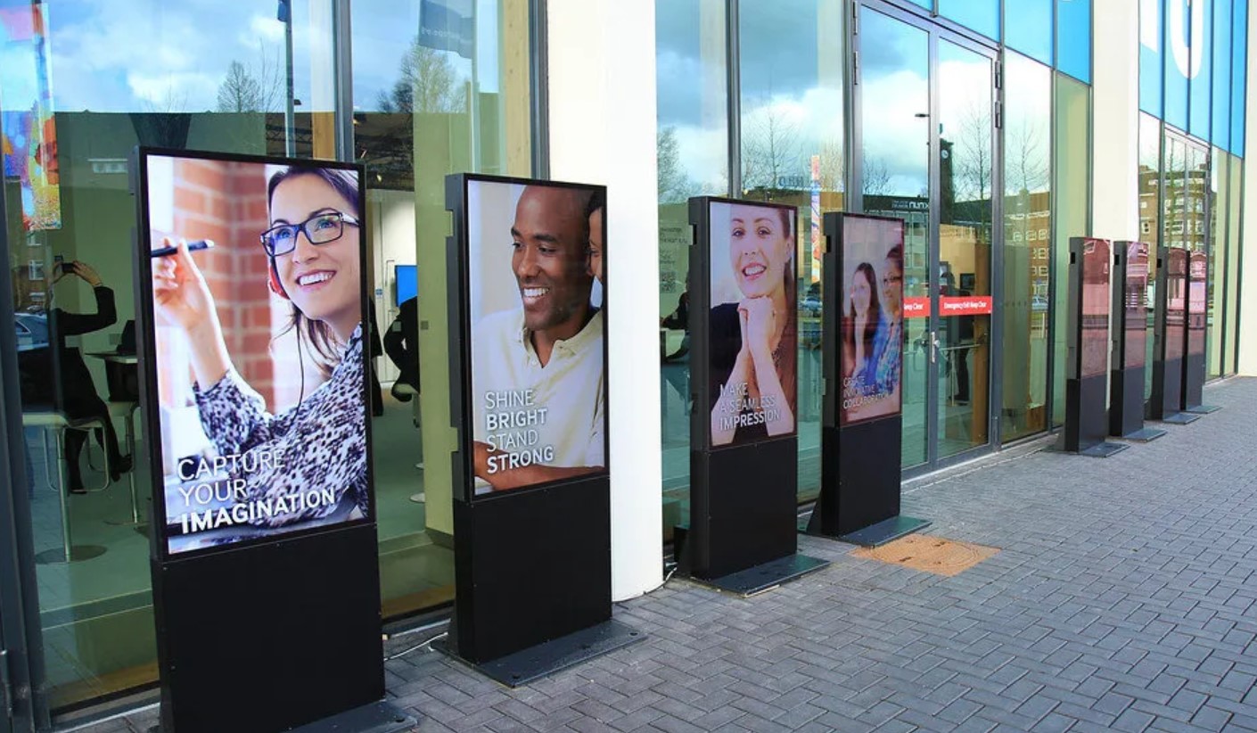 Signage Digital: Memahami Teknologi dan Manfaatnya untuk Bisnis Modern