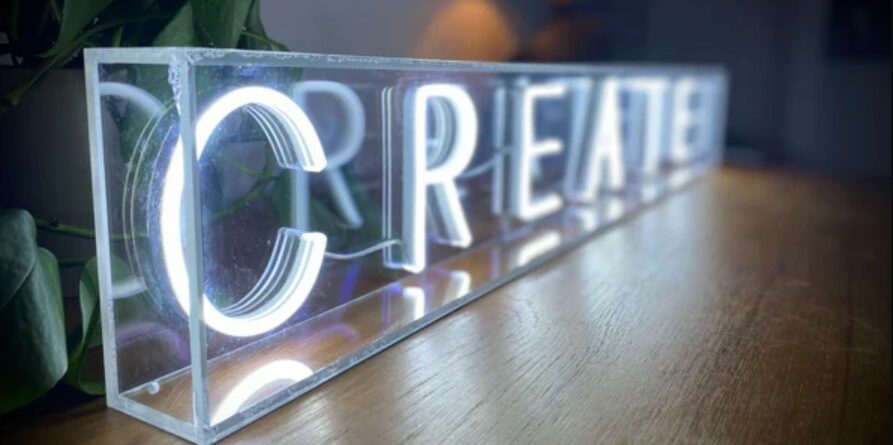 Neon Sign Akrilik: Cahaya Menarik dan Menawan!