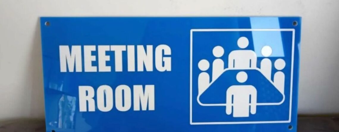 Sign Akrilik Meeting: Panduan untuk Ruang Pertemuan Efektif
