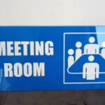Sign Akrilik Meeting: Panduan untuk Ruang Pertemuan Efektif