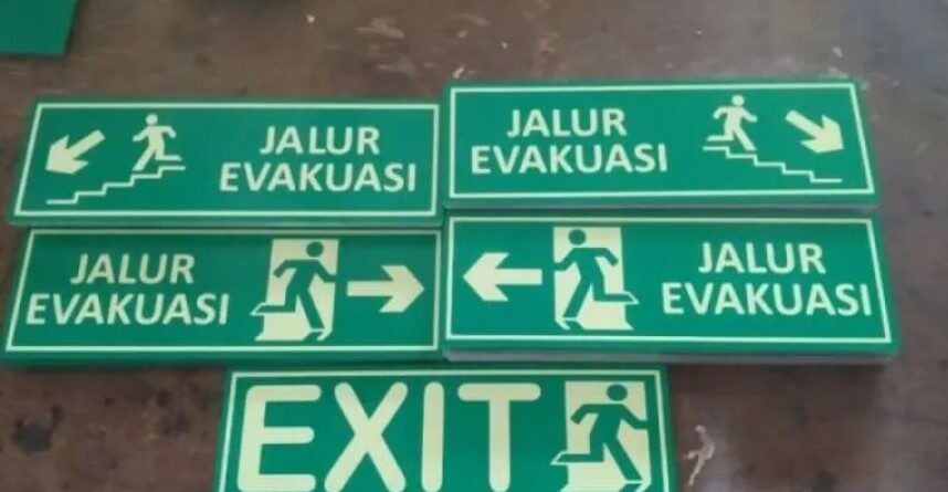 Sign Akrilik Scotlight: Penerangan Optimal untuk Sinyal Jelas