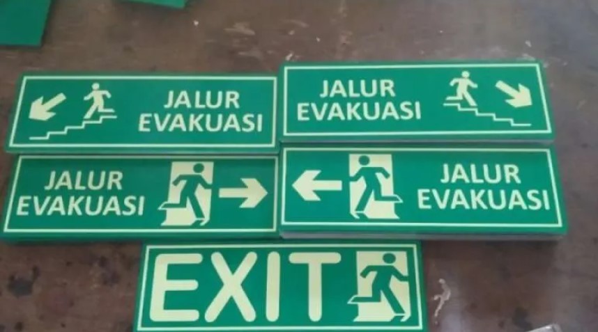 Sign Akrilik Scotlight: Penerangan Optimal untuk Sinyal Jelas