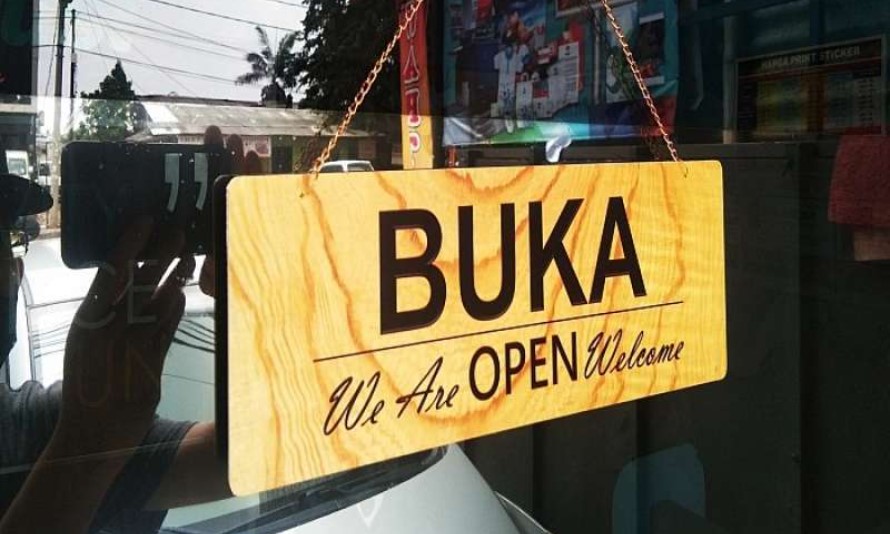 Sign Board Akrilik Keren: Desain Menarik untuk Bisnis