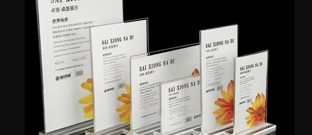 Macam Sign Akrilik di Meja yang Unik dan Fungsional