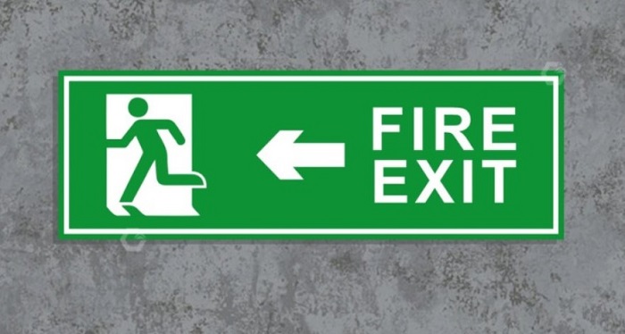 Safety Sign Exit Kiri Bahan Akrilik untuk Peringatan Efektif